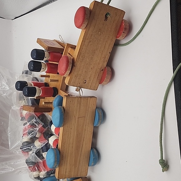 Vintage Pull along Wooden Toy Train & 30 Hand Painted Toy Soldiers - Picture 9 of 10